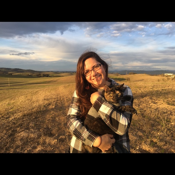 Meet your Poshers, Linda & Dan - Picture 5 of 9